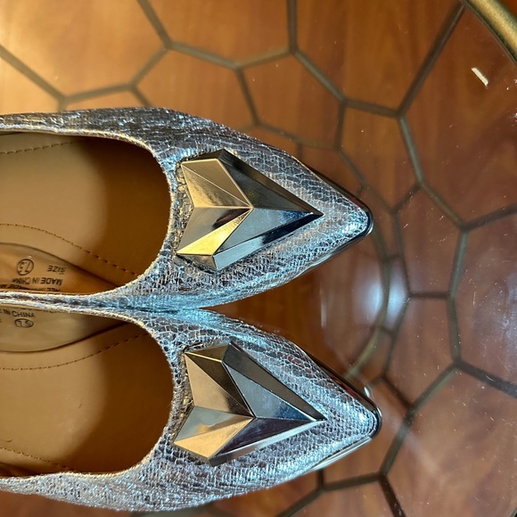 SILVER CAPPED TOE BALLET FLATS - Picture 5 of 6